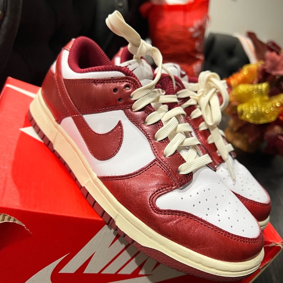 Nike Dunk Low PRM
Vintage Red Coconut Milk Size 8 Women’s - Picture 4 of 4